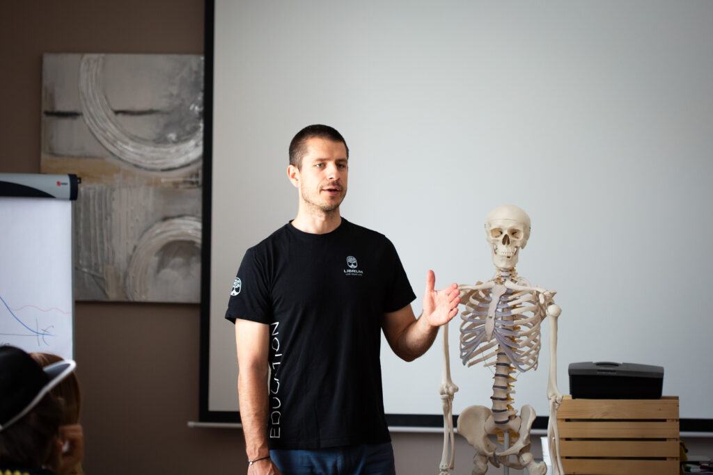 PaedDr. Oliver Poór dipl.f. počas lektorovania kurzu Librum Education
